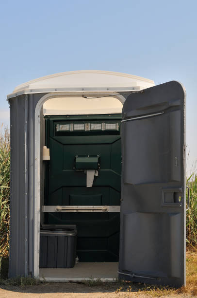 Best Portable restroom trailer rental  in Kendale Lakes, FL